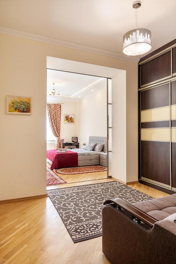 Apartment On Tamanska - Вулиця Дарії Гусяк Leópolis Exterior foto
