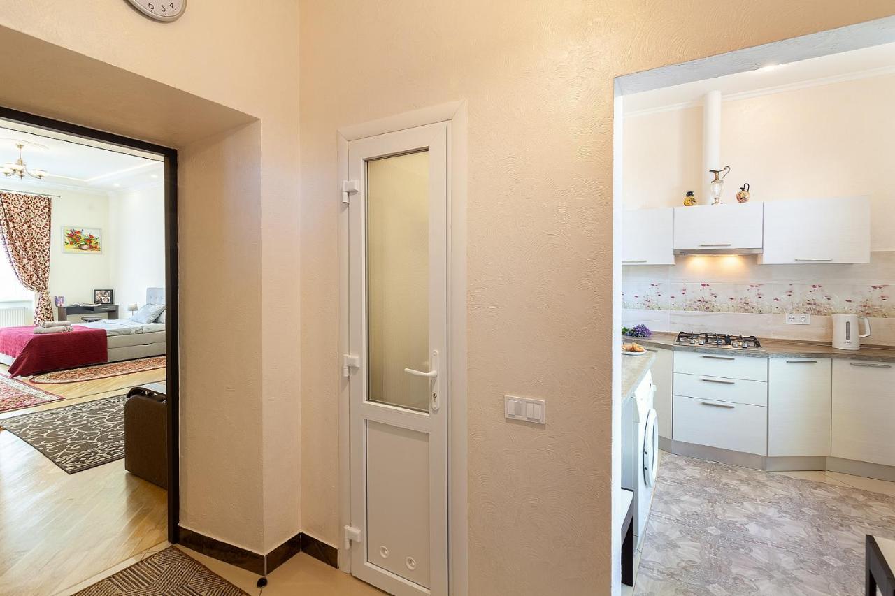 Apartment On Tamanska - Вулиця Дарії Гусяк Leópolis Exterior foto