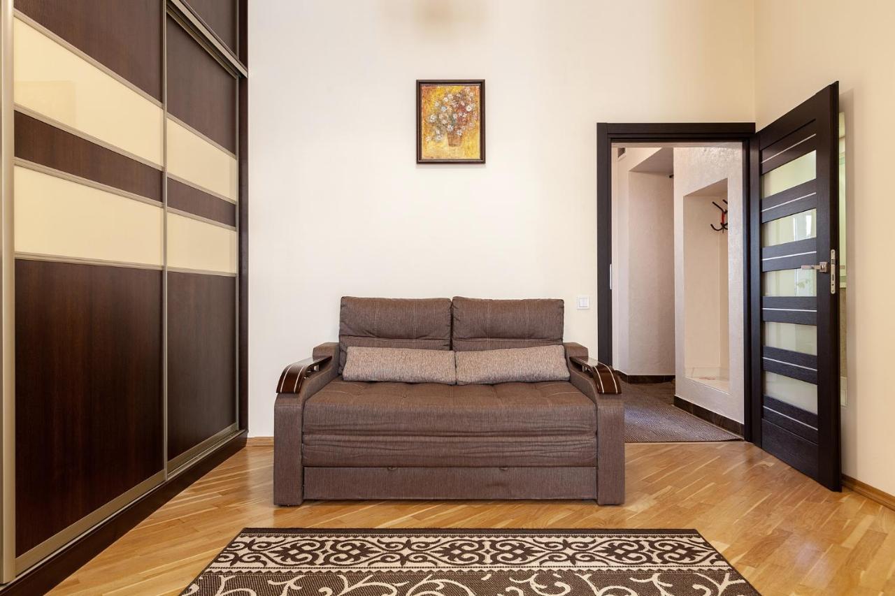 Apartment On Tamanska - Вулиця Дарії Гусяк Leópolis Exterior foto